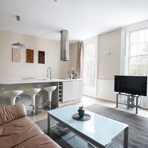 Elegant Georgian Near Clifton Village Apartment